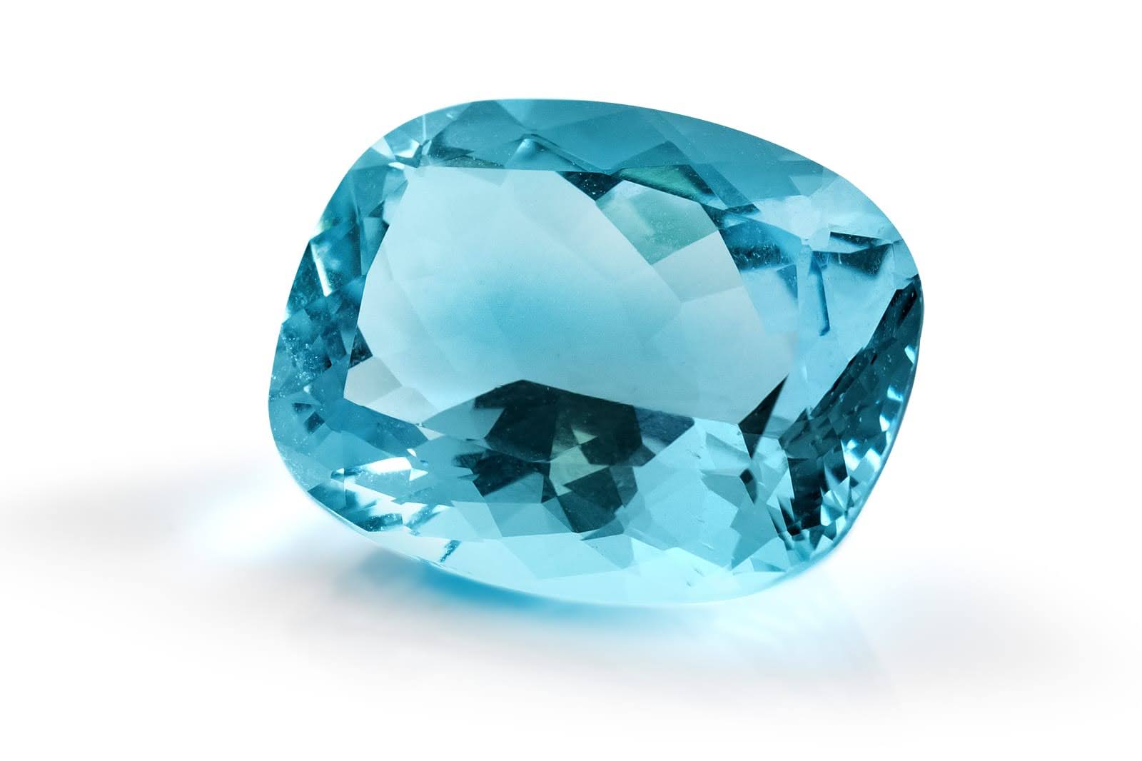 Aquamarine: March’s Serene and Courageous Birthstone