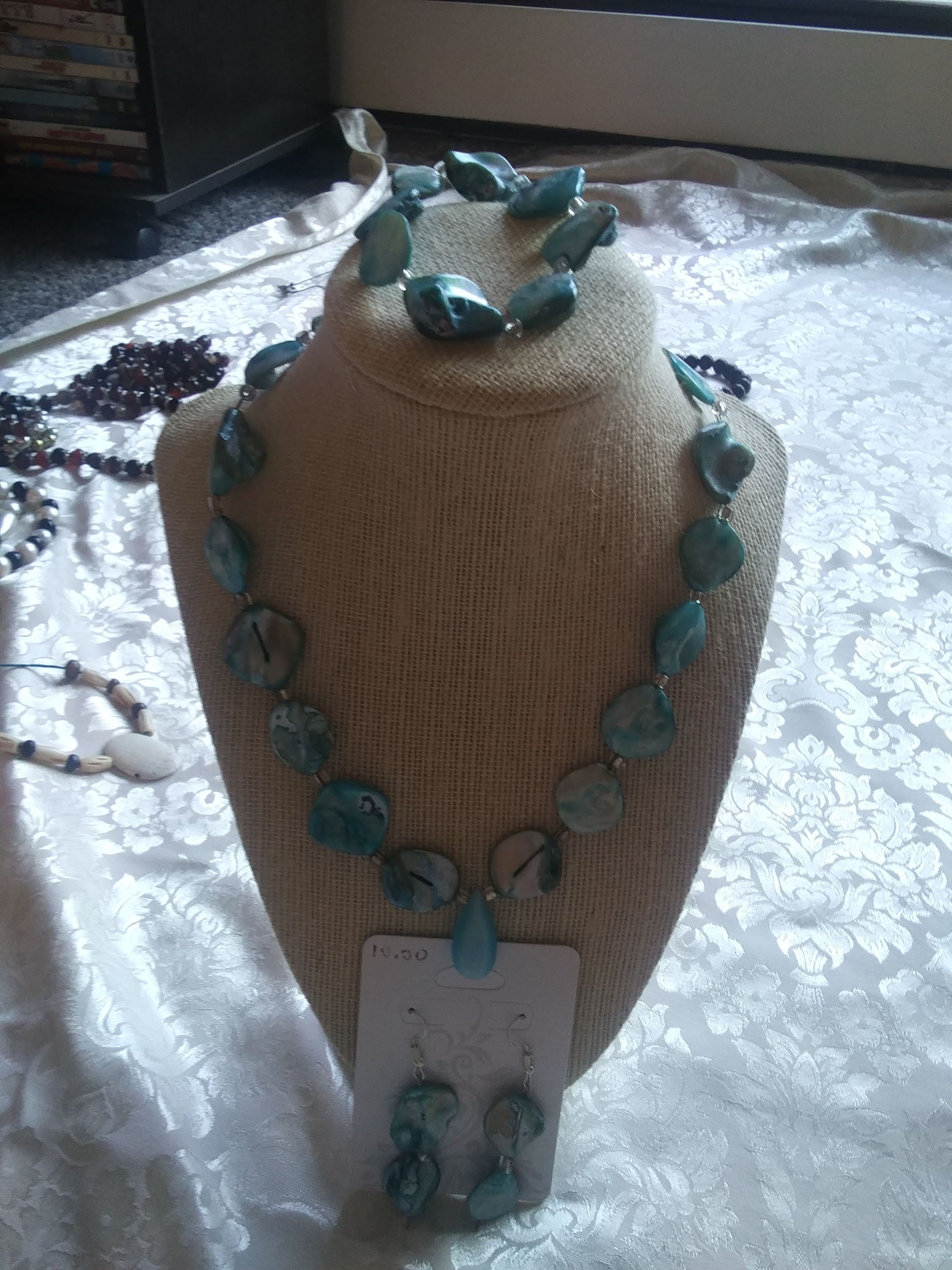 Handcrafted Blue Mother of Shell Pearl Stretch Bracelet – Elegant & Comfortable Jewelry