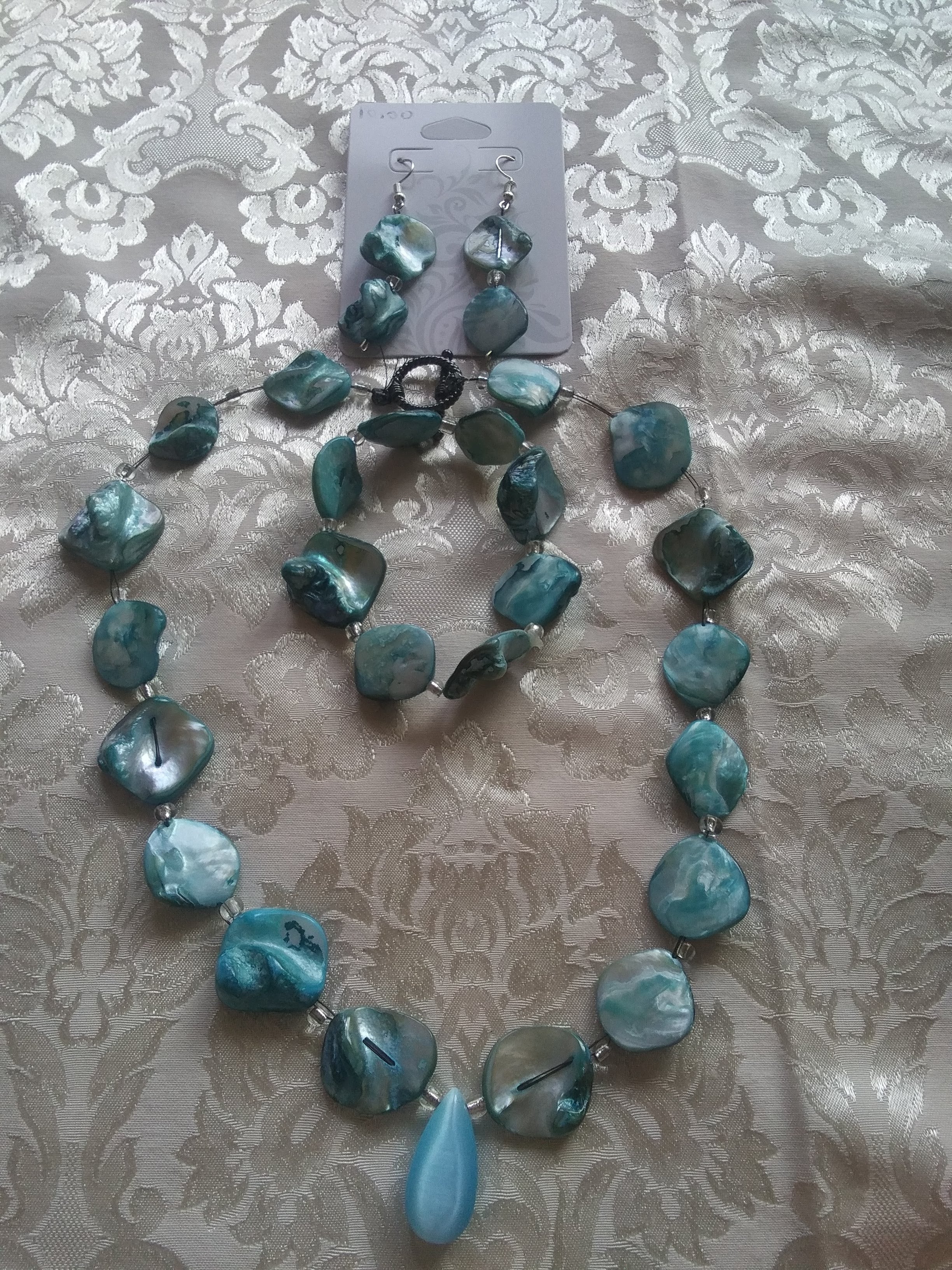 Handcrafted Blue Mother of Shell Pearl Stretch Bracelet – Elegant & Comfortable Jewelry