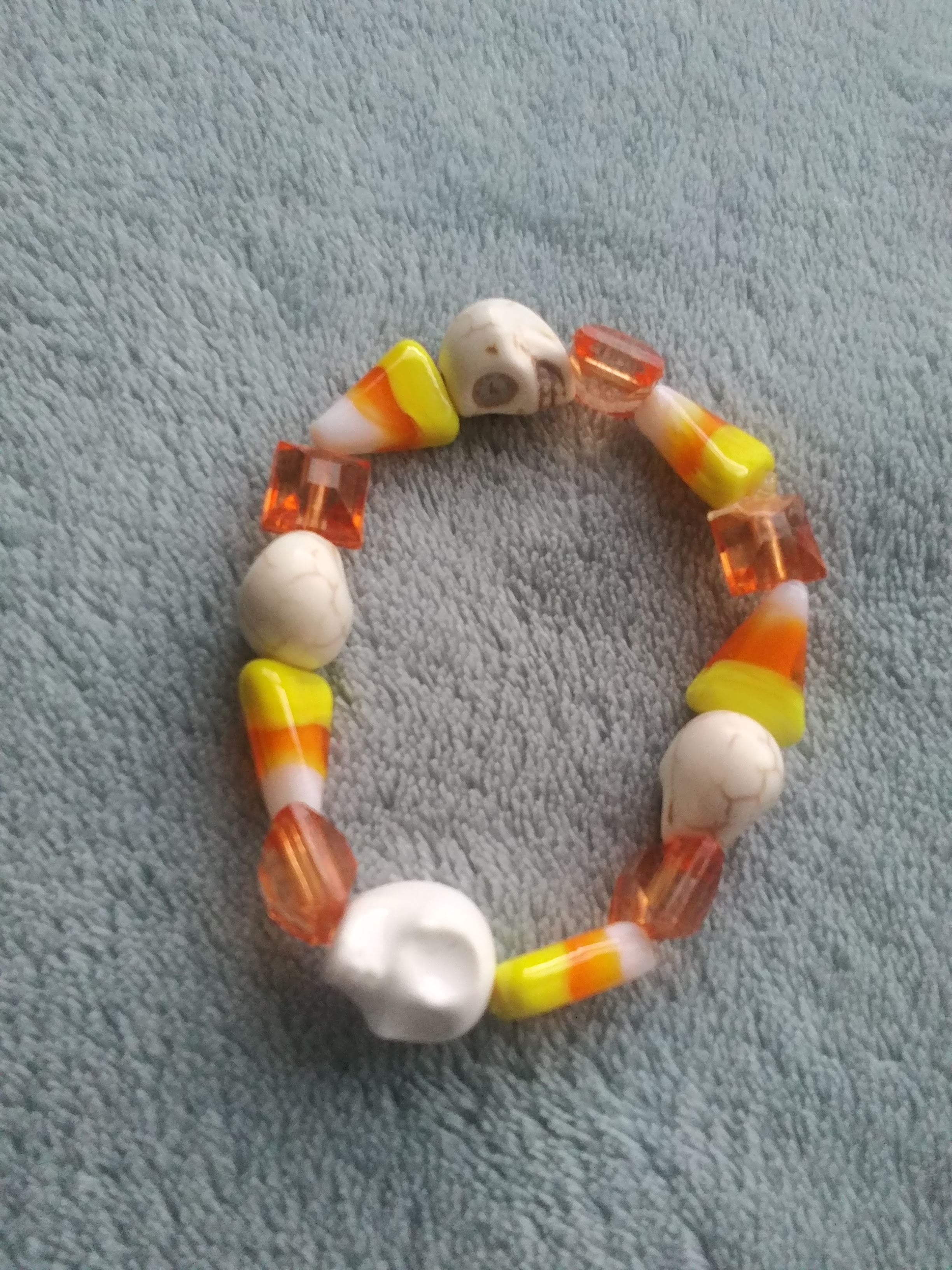 Festive Candy Corn Stretch Bracelet – Spooky & Fun Halloween Accessory