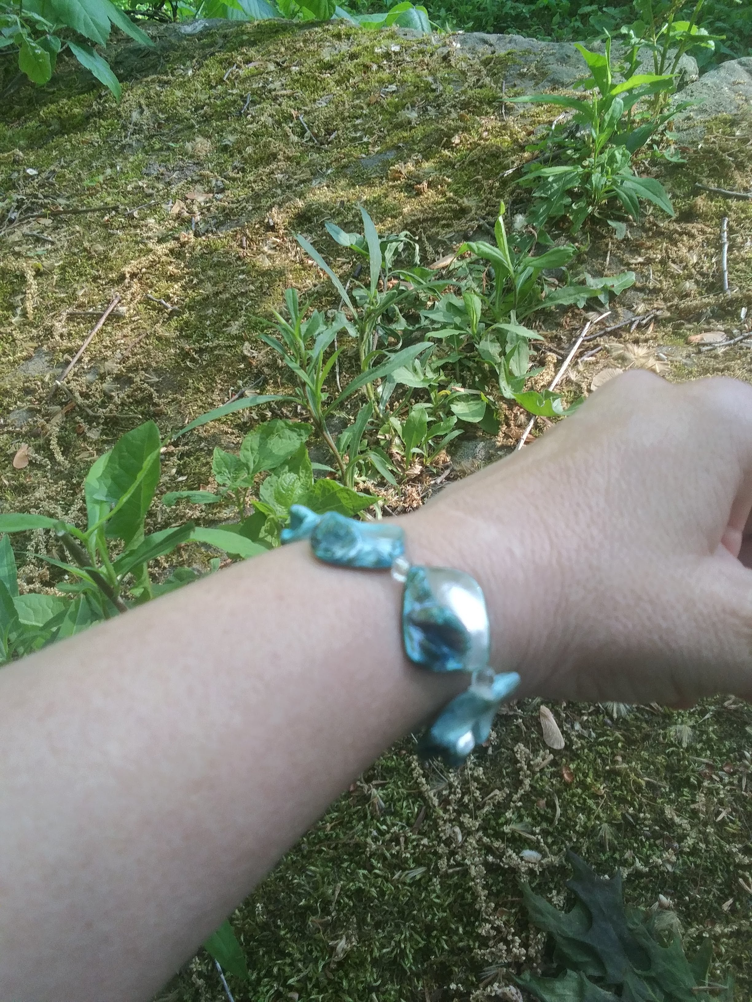 Handcrafted Blue Mother of Shell Pearl Stretch Bracelet – Elegant & Comfortable Jewelry