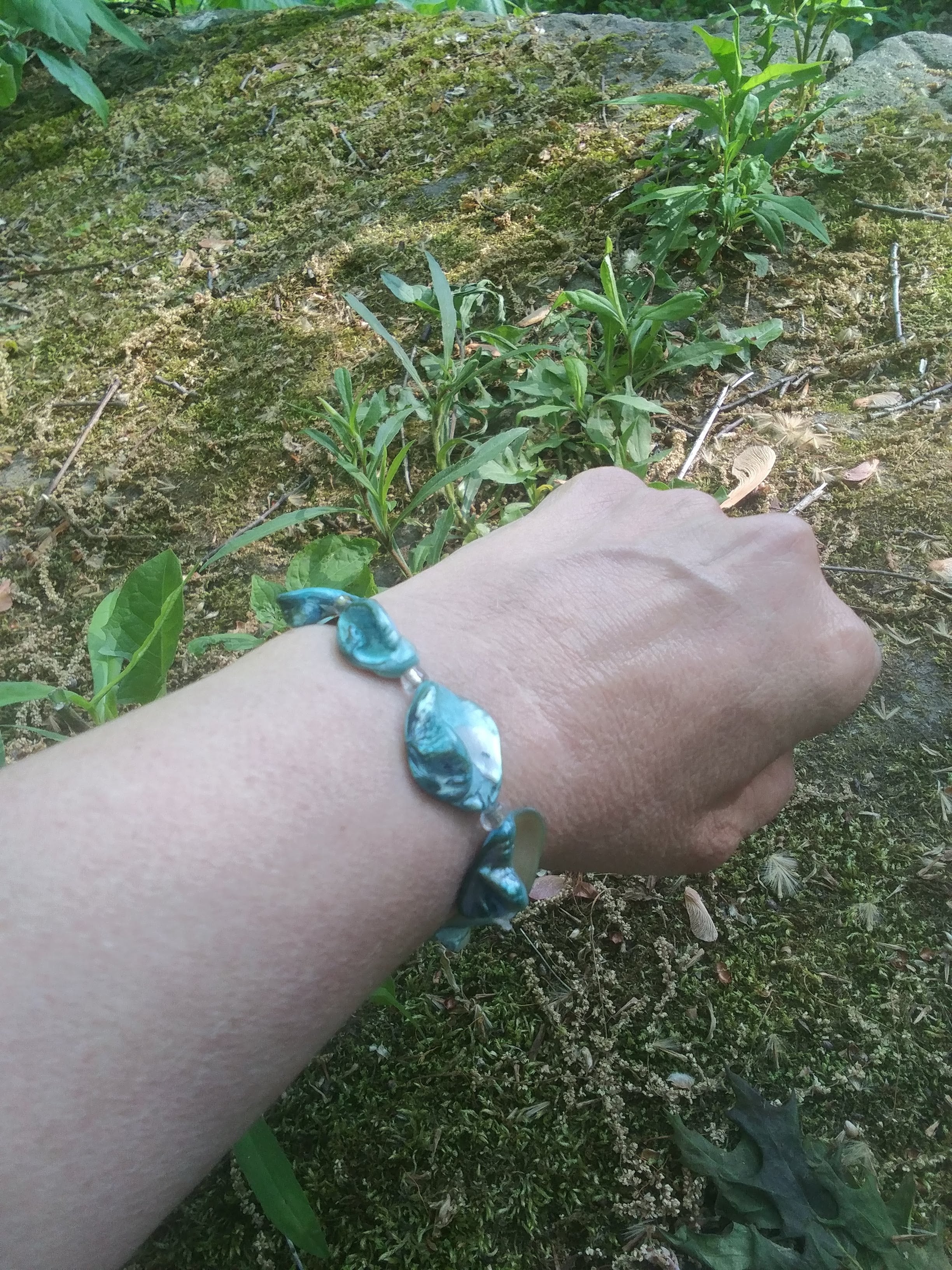 Handcrafted Blue Mother of Shell Pearl Stretch Bracelet – Elegant & Comfortable Jewelry