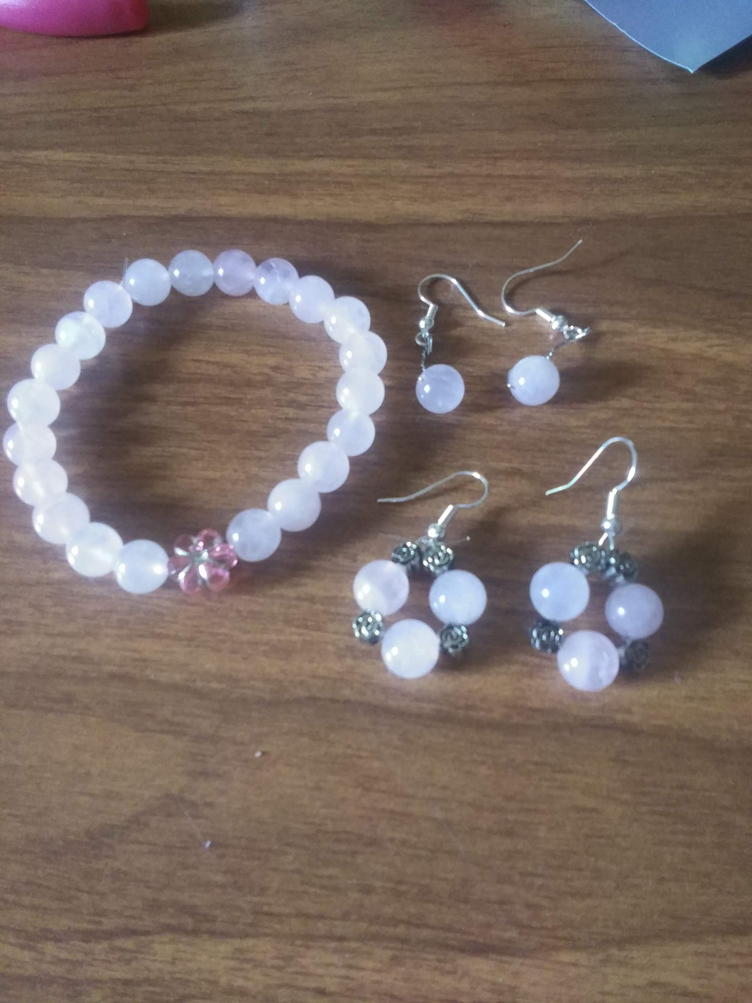 Floral Rose Quartz Bracelet – Elegance & Positive Energy