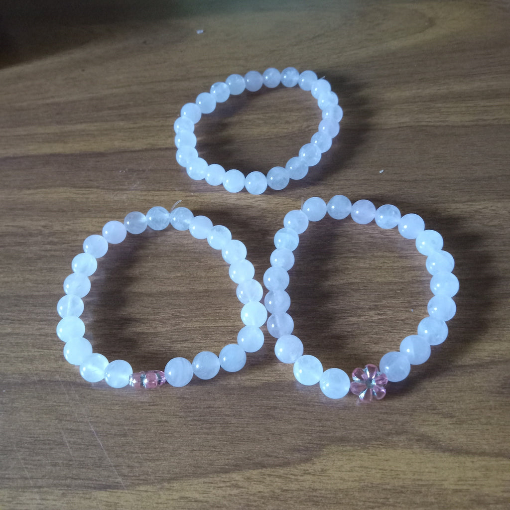 Floral Rose Quartz Bracelet – Elegance & Positive Energy