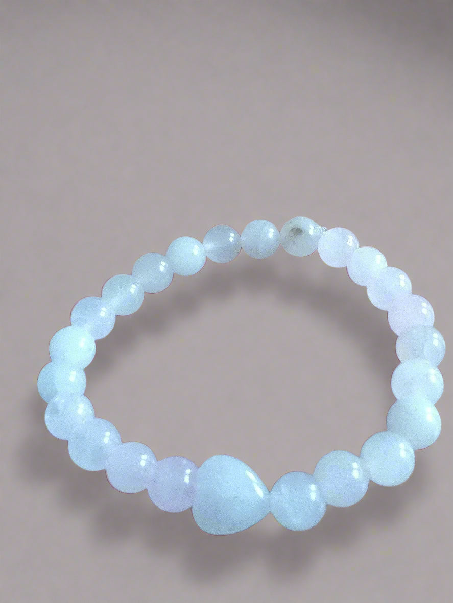 Pink bracelet with a heart fcal bead