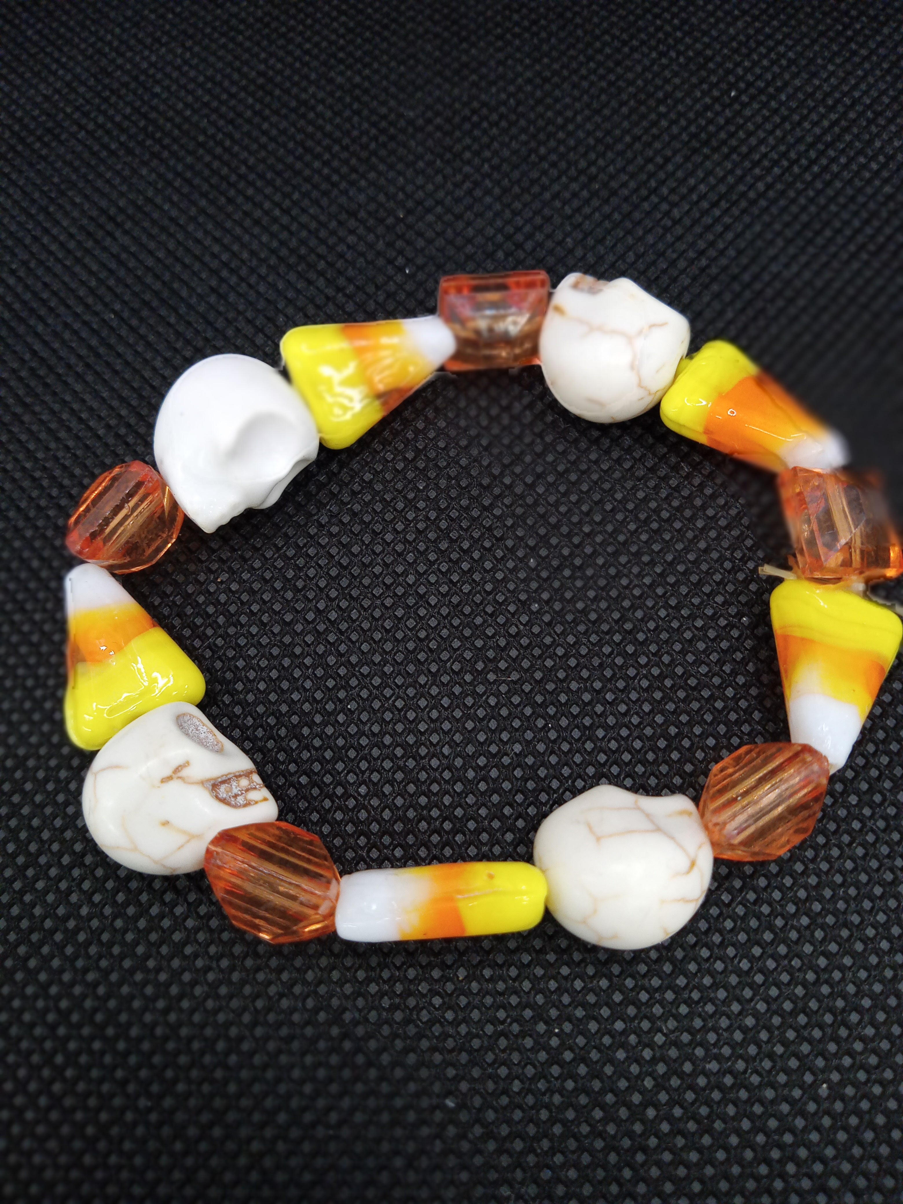 Festive Candy Corn Stretch Bracelet – Spooky & Fun Halloween Accessory